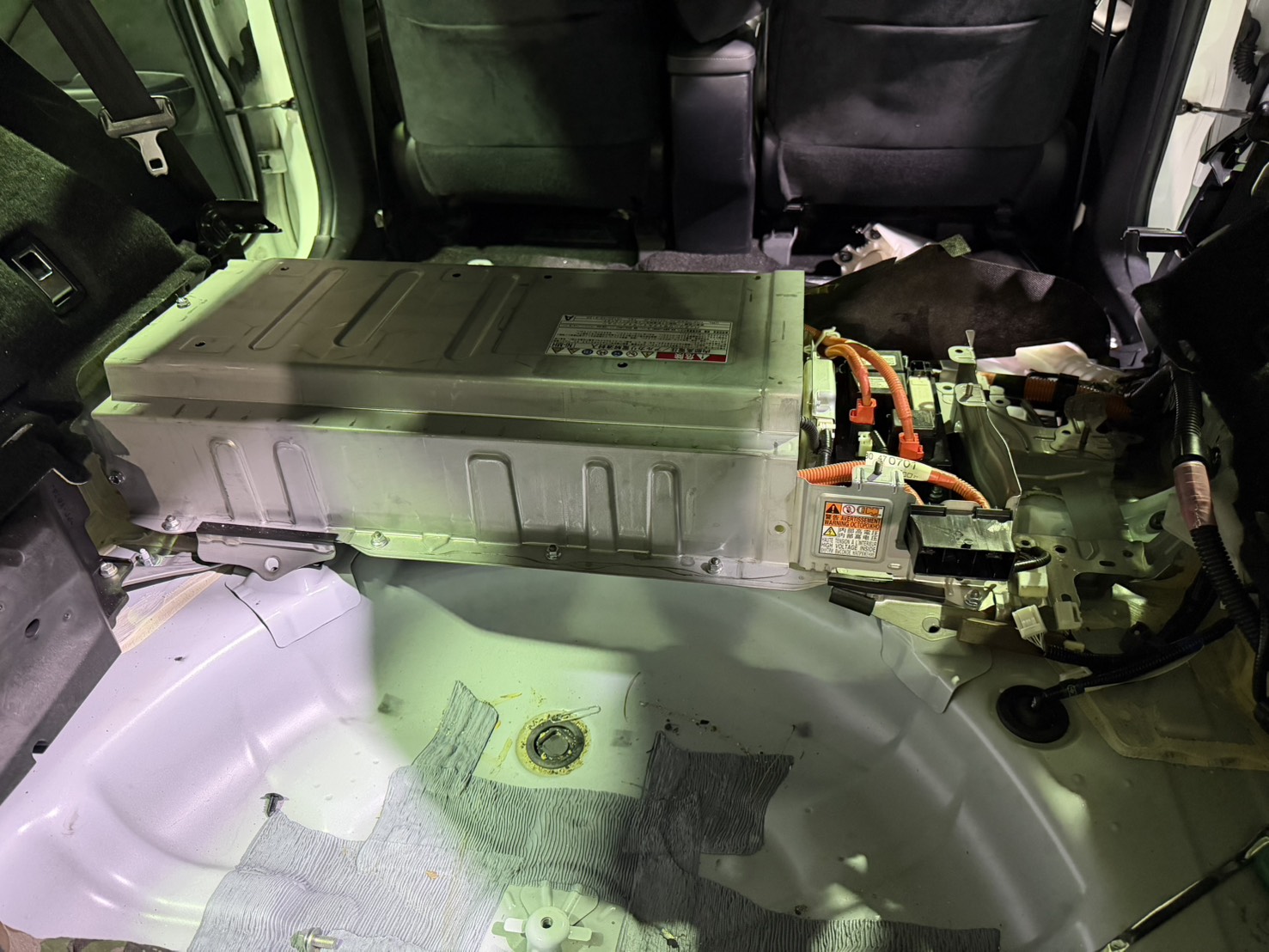 【レクサスCT】ハイブリッドバッテリー交換をリビルト品で費用削減｜福山市のお客様 施工画像2